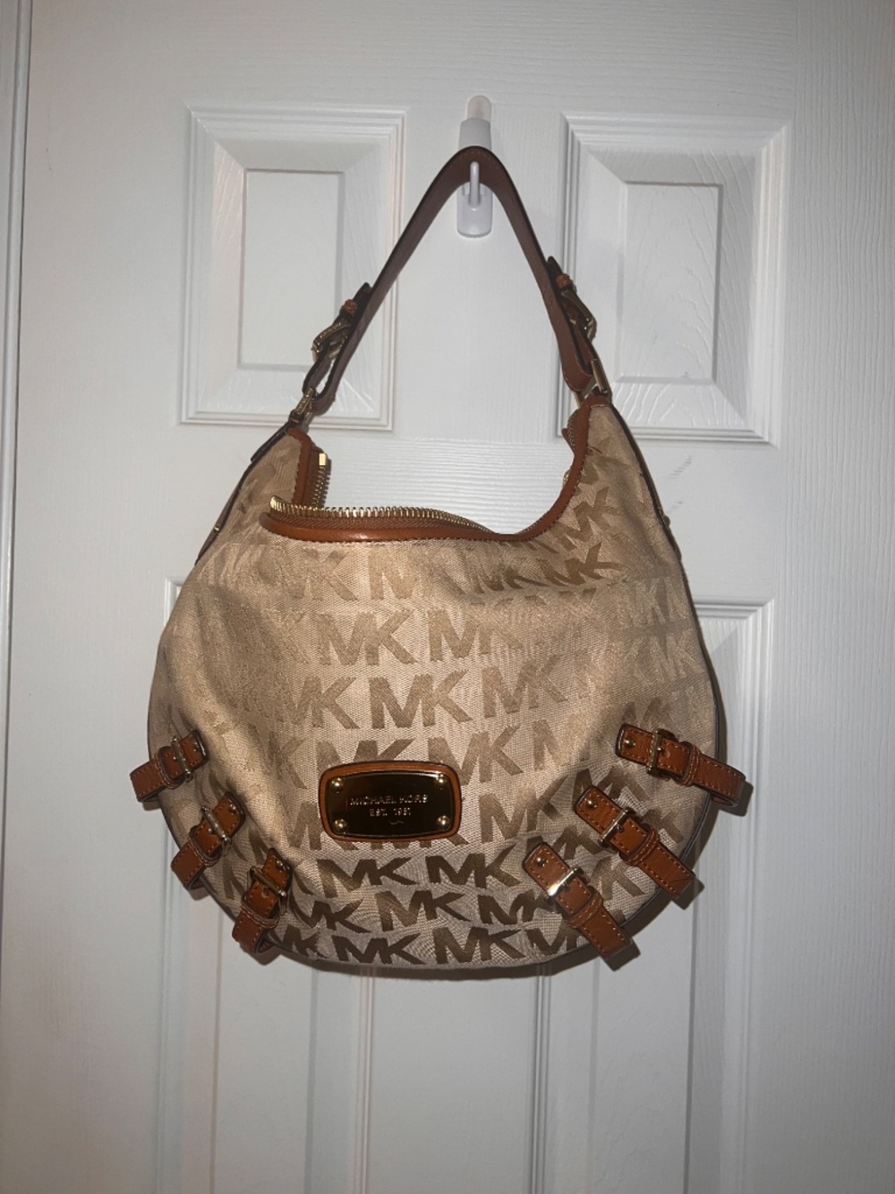 Michaels Hobo Purse with gold hardware - Picture 3 of 7